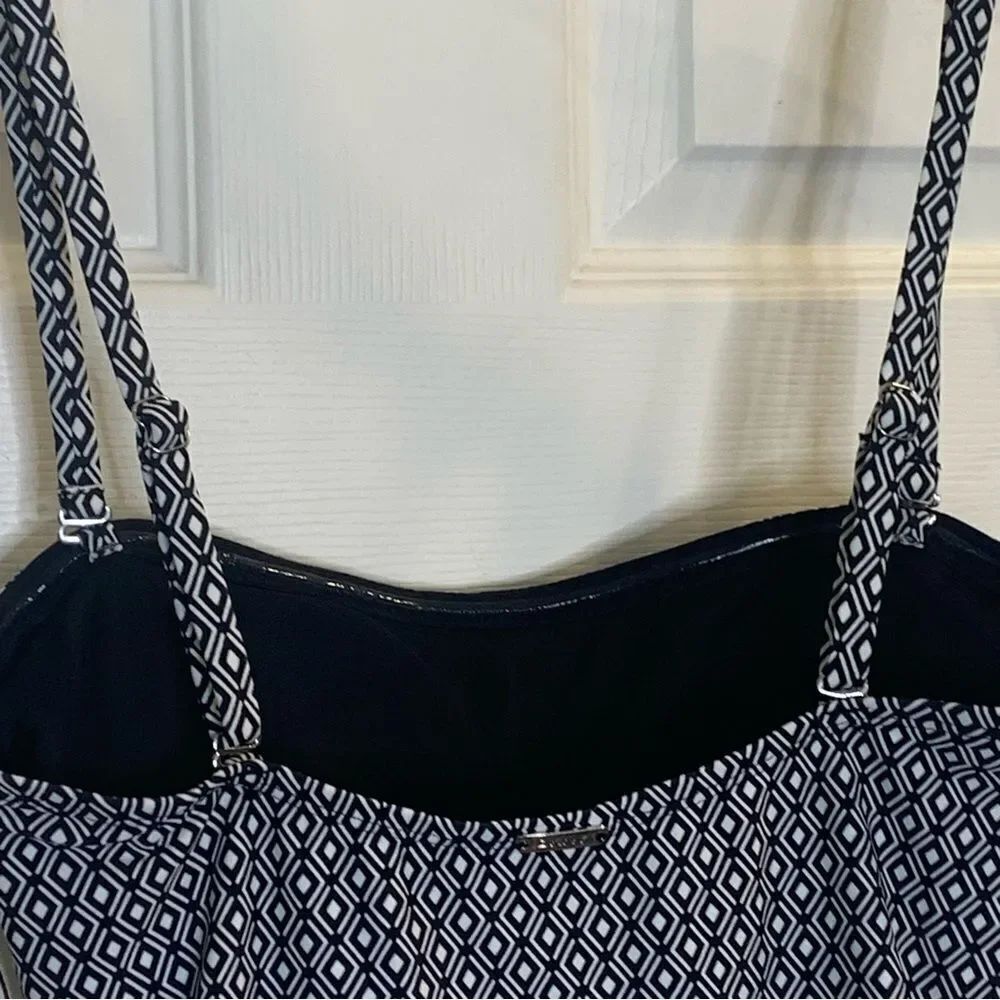 Womens DKNY One Piece Swimsuit Black/White Print Size Medium UPF Protect - Picture 5 of 11